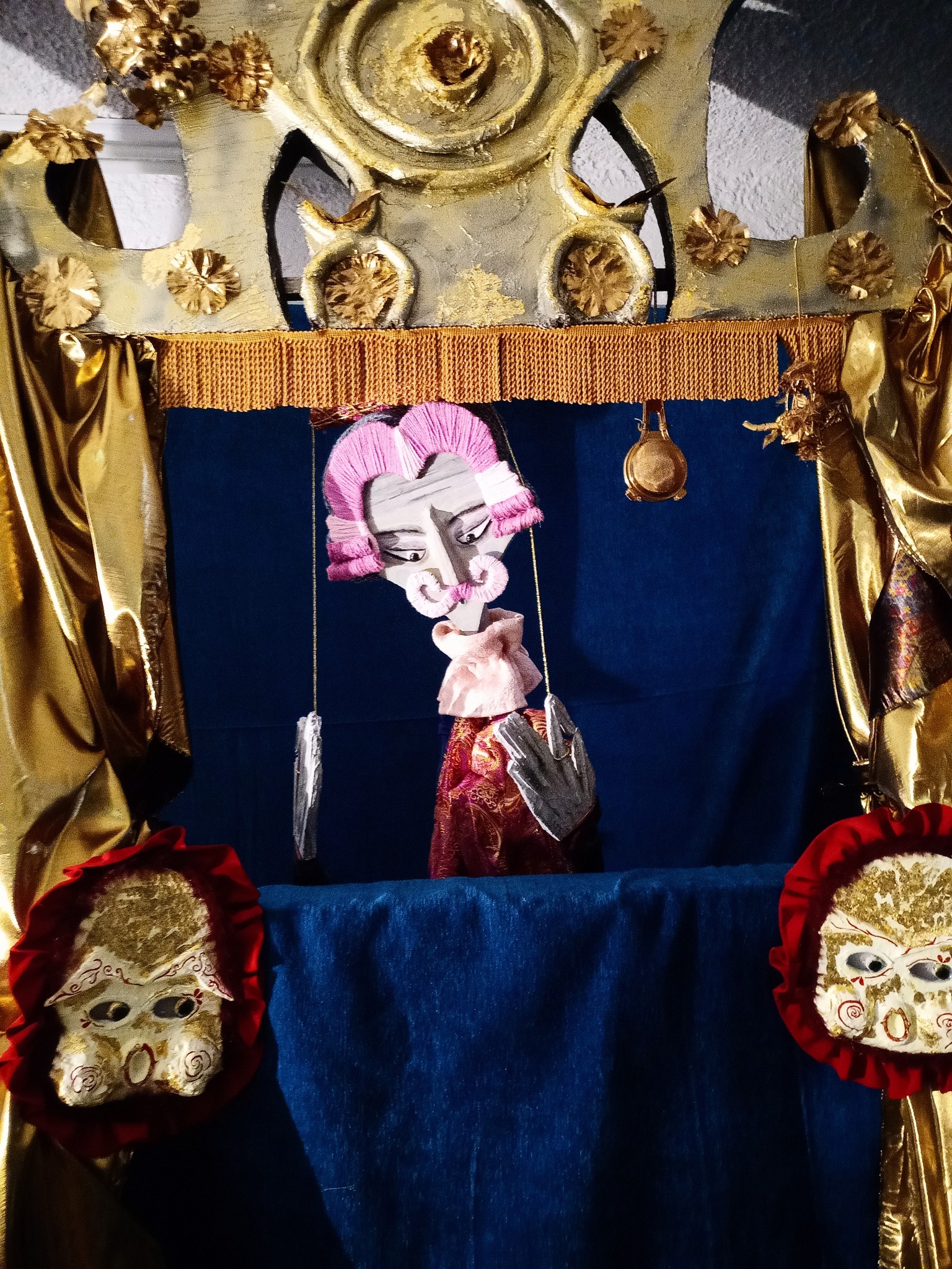 Τα Καινούρια Ρούχα του Αυτοκράτορα